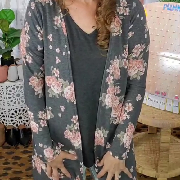 Sew In Love NWOT Floral Cardigan Large - Picture 2 of 10